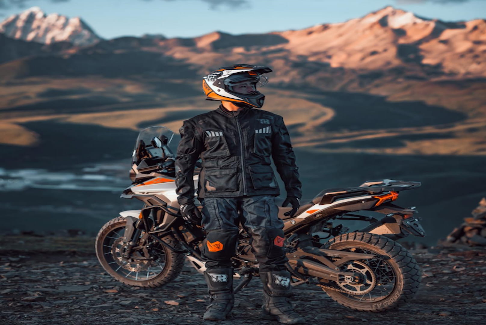 Push the envelope! TR brand road riding equipment to show style